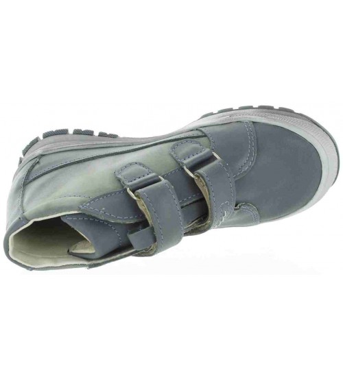 Ankle boots for a child with good arch