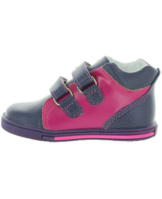 Baby soft walkers with heel support 