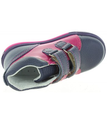 Baby soft walkers with heel support 