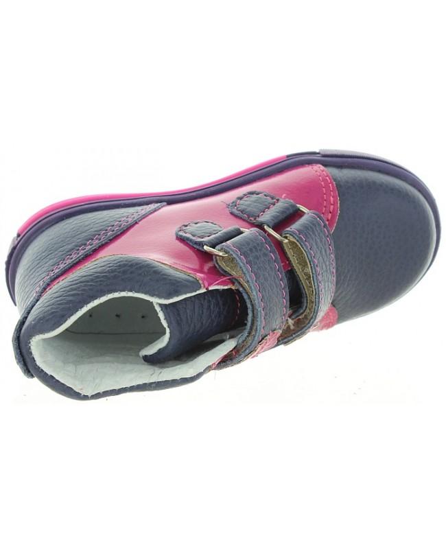 Baby soft walkers with heel support 