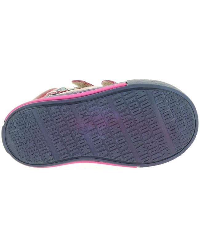 Baby soft walkers with heel support 