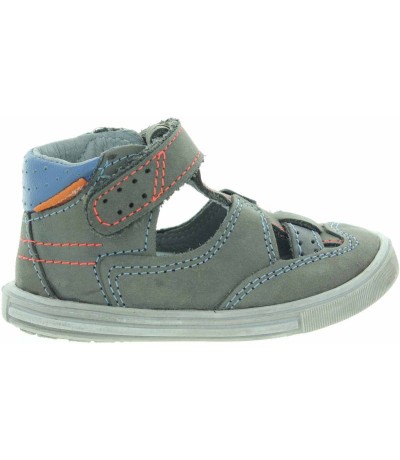 Baby sandals with closed back for support 