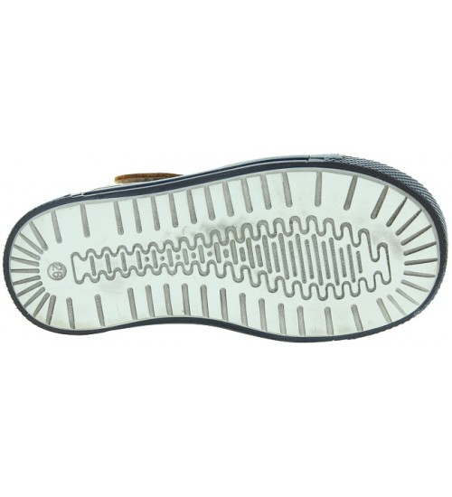 Boys or girls sandals for weak ankles with closed back