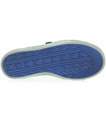 Teen shoes with arches for narrow feet