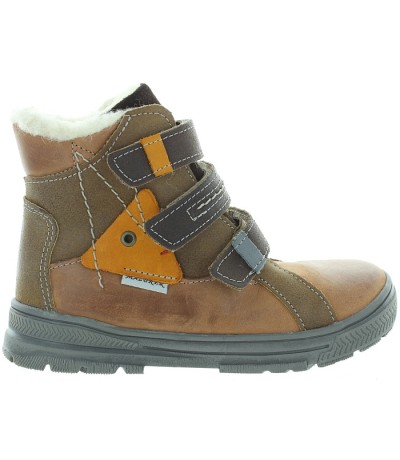 Brown snow boots with high arches
