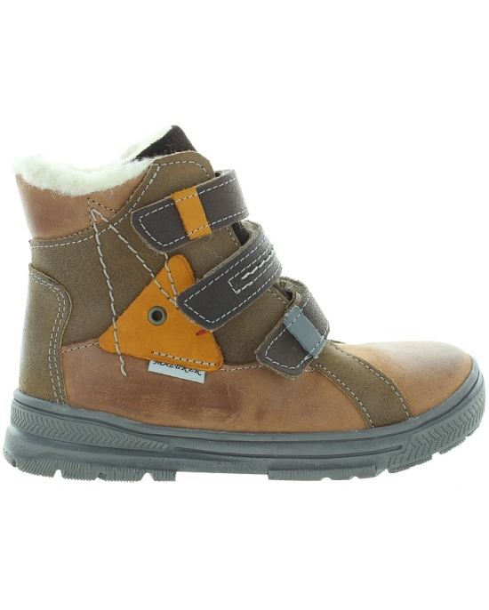 Brown snow boots with high arches