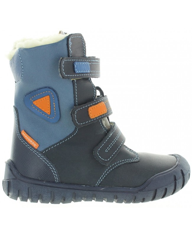 Snow boots to correct pronation knee height