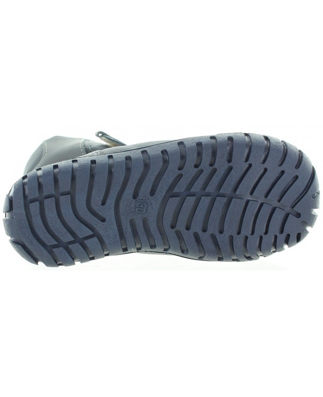 Snow boots to correct pronation knee height