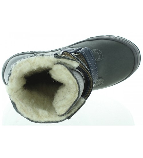 Snow boots for a child light in weight