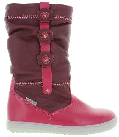 Snow boots for a girl in pink lamb leather Snow boots for a girl in pink lamb leather