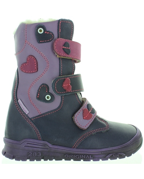 Boots tall for a girl with wool inside warm for snow 