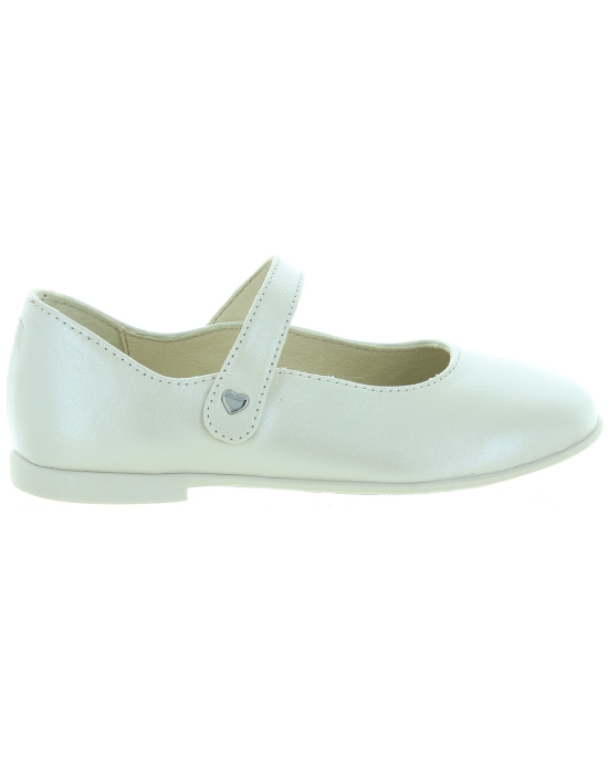 Beige leather beige dress shoes for girls 