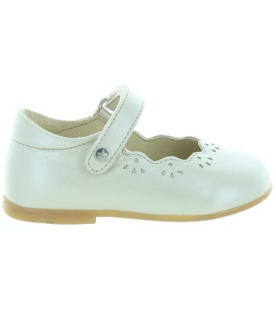 Shoes with arches in beige leather