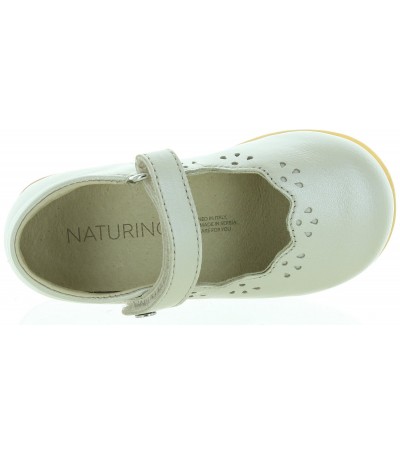 Shoes with arches in beige leather