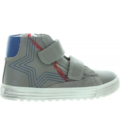 Shoes that cover the ankles for kids 