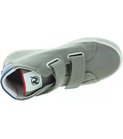 Shoes that cover the ankles for kids 