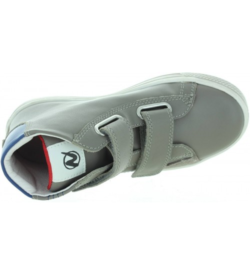 Shoes that cover the ankles for kids 