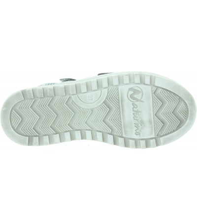 Shoes that cover the ankles for kids 