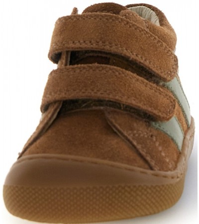 High instep shoes for a boy with arches and wide feet 