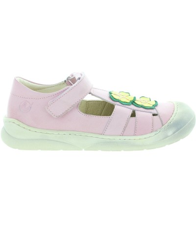 Closed toe pink sandals for a child Closed toe pink sandals for a child