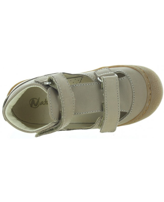 Closed toe sandals for a boy 