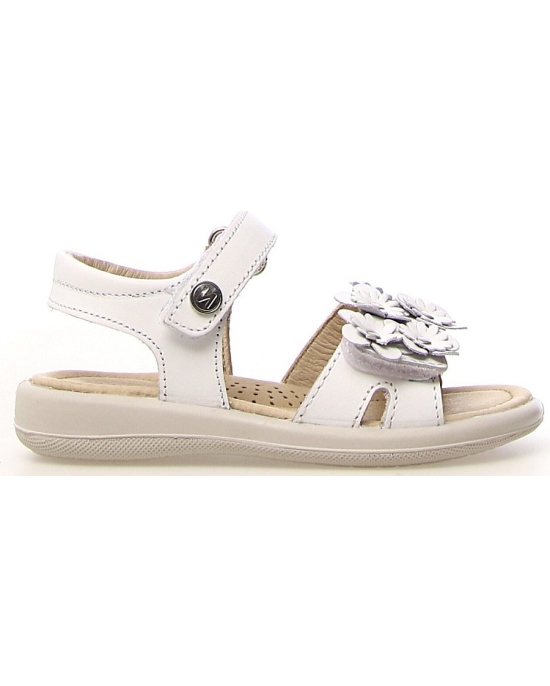 Leather sandals for girls made with natural leather 