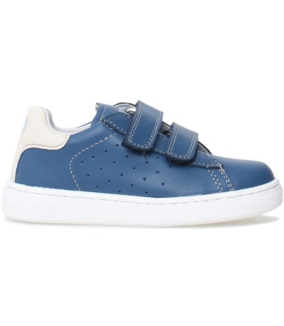 Kids sneakers for wide feet and high instep 