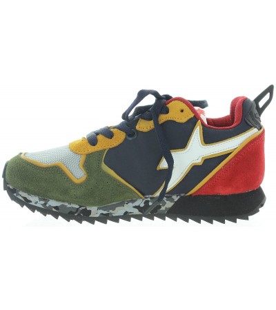 Corrective sneakers for child when feet are turning