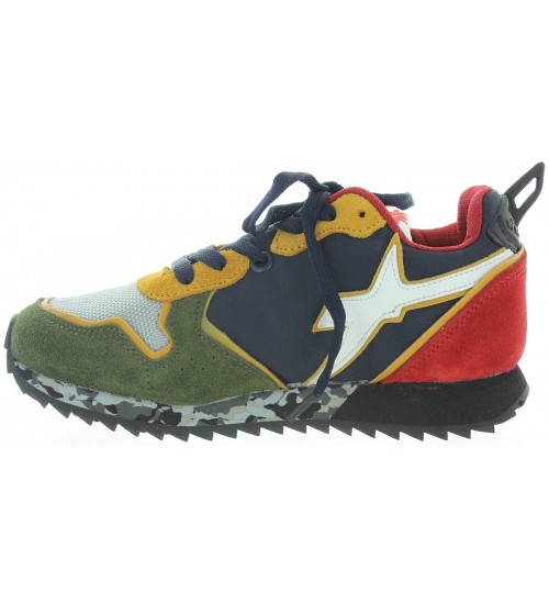 Corrective sneakers for child when feet are turning