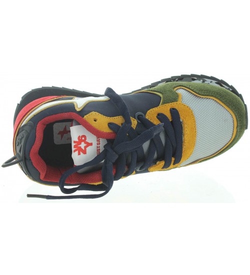 Corrective sneakers for child when feet are turning