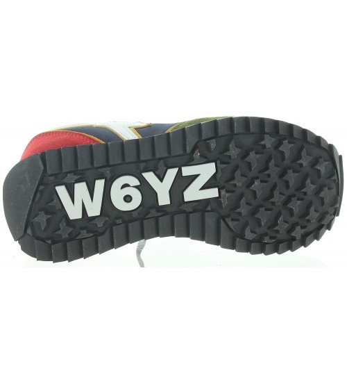 Corrective sneakers for child when feet are turning