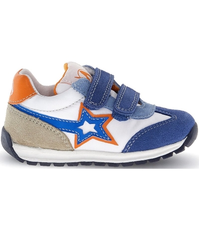 Low top walking pronated feet sneakers for kids