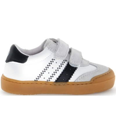 Sneakers for a child with good for pronated ankles