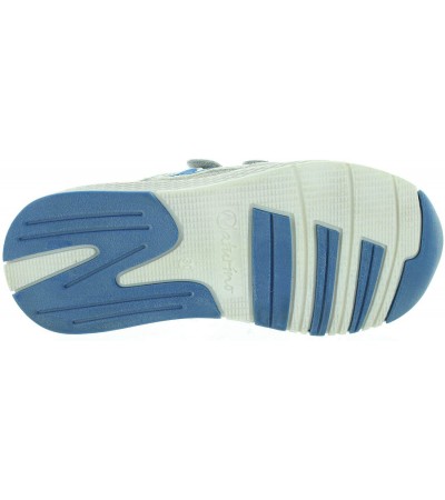 Child with arch comfort sneakers 