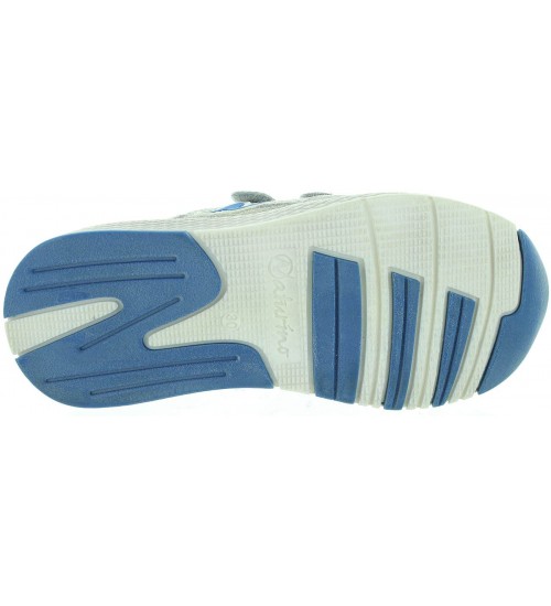 Child with arch comfort sneakers 
