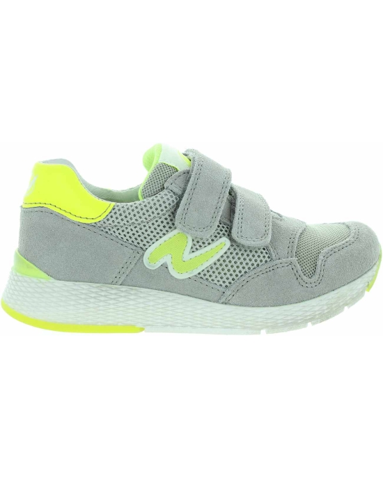 Flexible sole sneakers for children with arches 