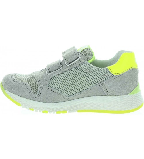 Sneakers for children with flexible soles 