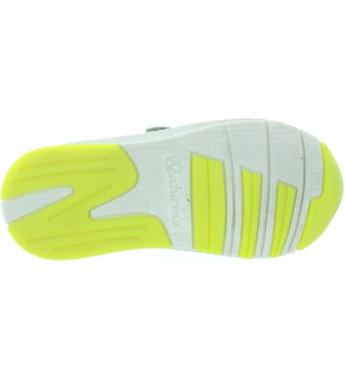 Sneakers for children with flexible soles 