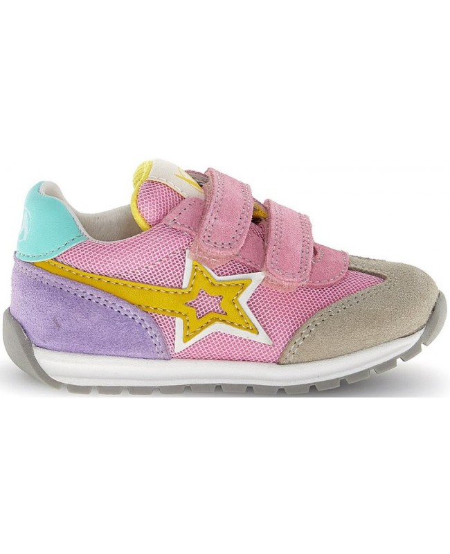 Ankle high sneakers for a toddler 