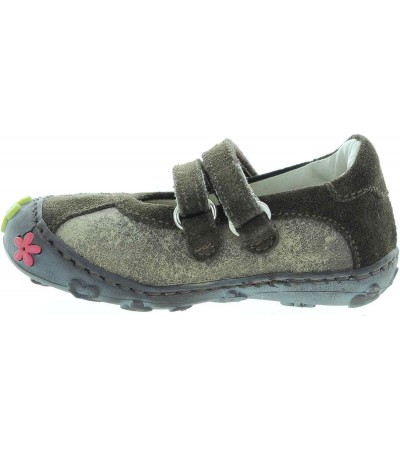 Baby shoes to learn how to take first steps