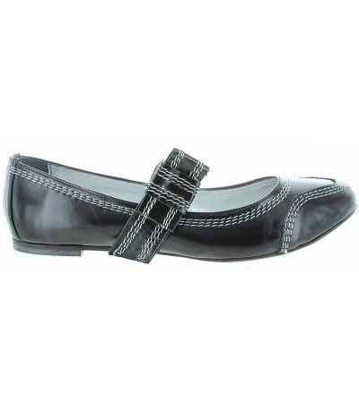 Pointy toe black flats for ladies