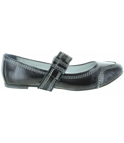 Pointy toe black flats for ladies
