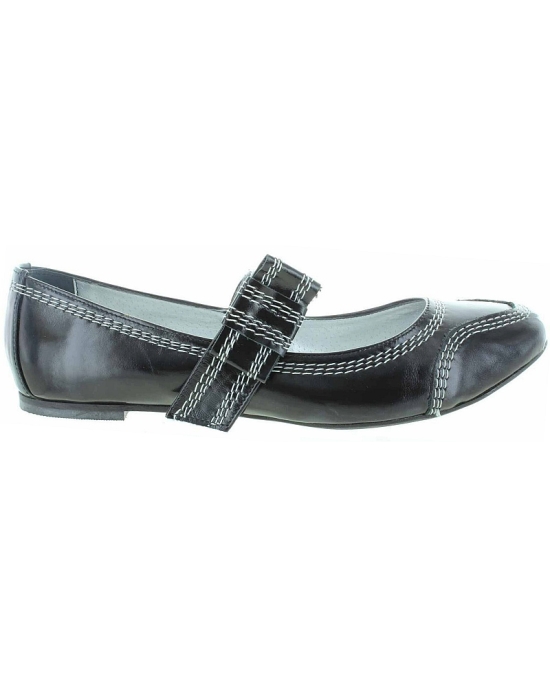 Pointy toe black flats for ladies