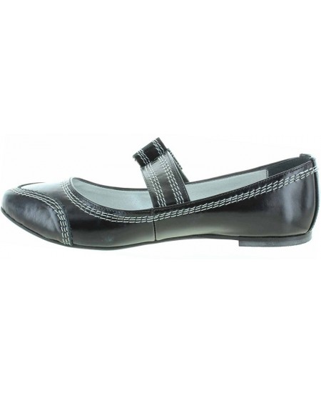 Black fashion flats with pointy toes 