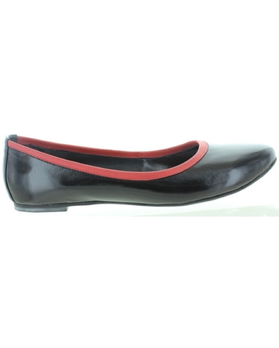 Black and red womans flats from Europe