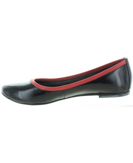Black and red womans flats 