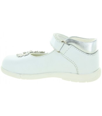 Baby white dress shoes made out of leather 