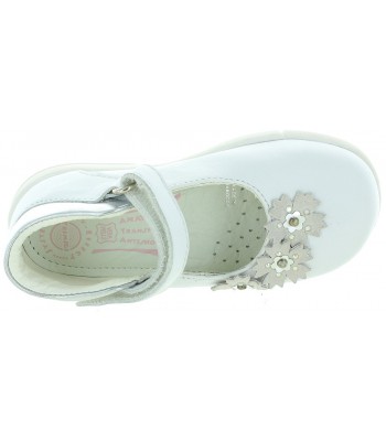Baby white dress shoes made out of leather 