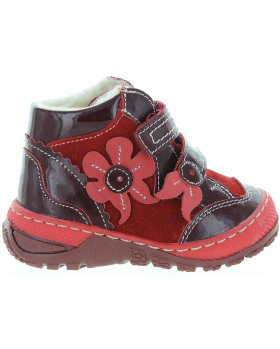 Girls wide snow boots with good support 