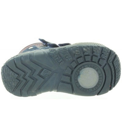 Snow boots for a toddler with toeing in